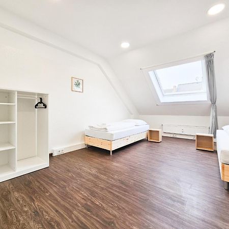Raj Living - City Center Apartments With 5 Rooms - 10 Min Messe Dus دوسلدورف المظهر الخارجي الصورة