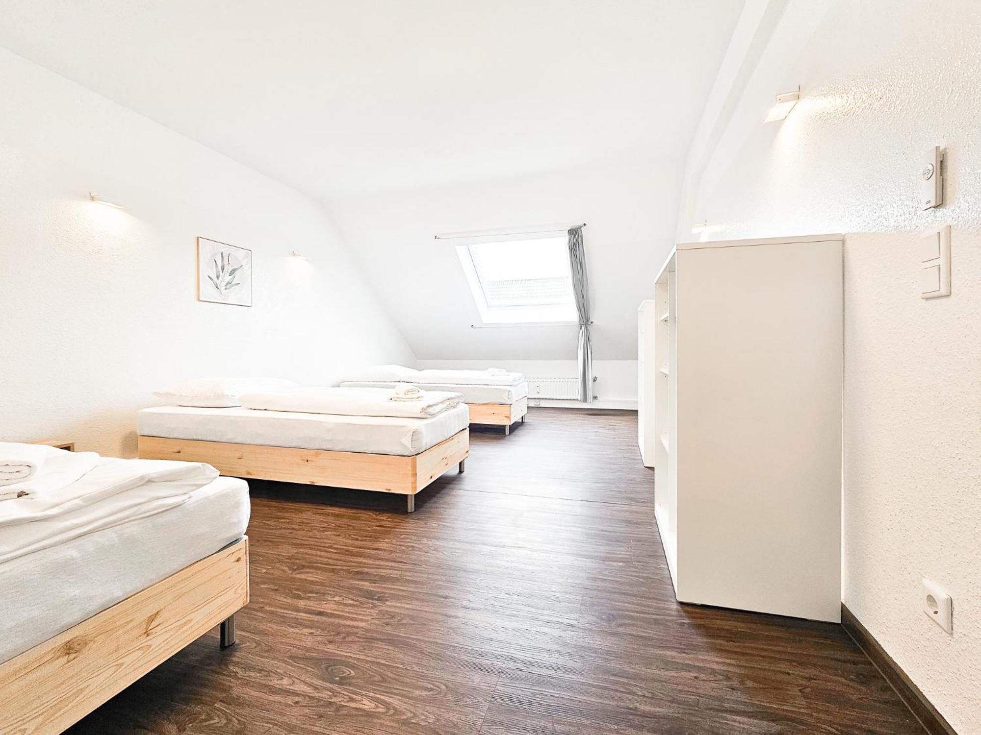 Raj Living - City Center Apartments With 5 Rooms - 10 Min Messe Dus دوسلدورف المظهر الخارجي الصورة