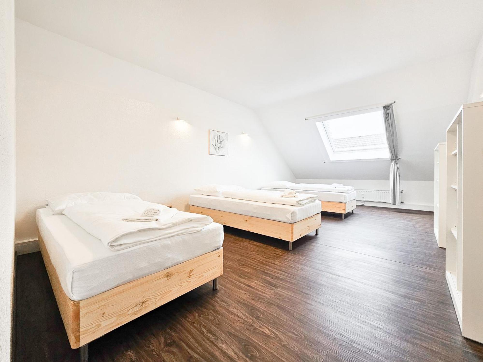 Raj Living - City Center Apartments With 5 Rooms - 10 Min Messe Dus دوسلدورف المظهر الخارجي الصورة