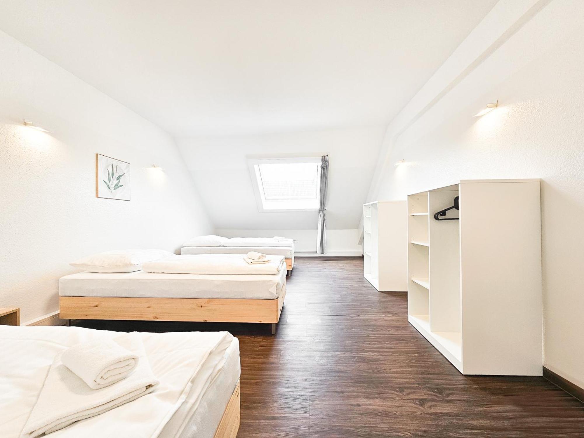 Raj Living - City Center Apartments With 5 Rooms - 10 Min Messe Dus دوسلدورف المظهر الخارجي الصورة