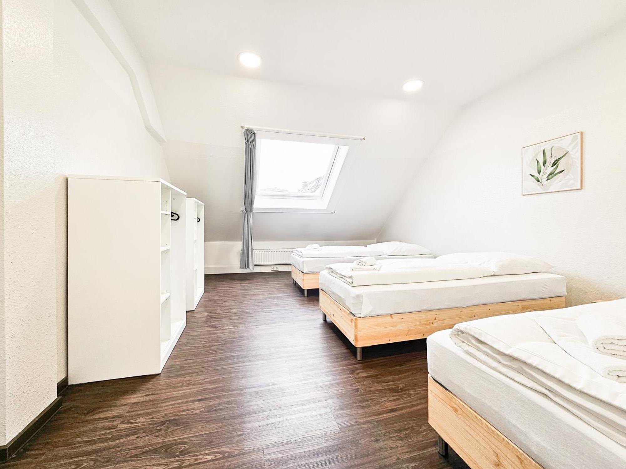 Raj Living - City Center Apartments With 5 Rooms - 10 Min Messe Dus دوسلدورف المظهر الخارجي الصورة