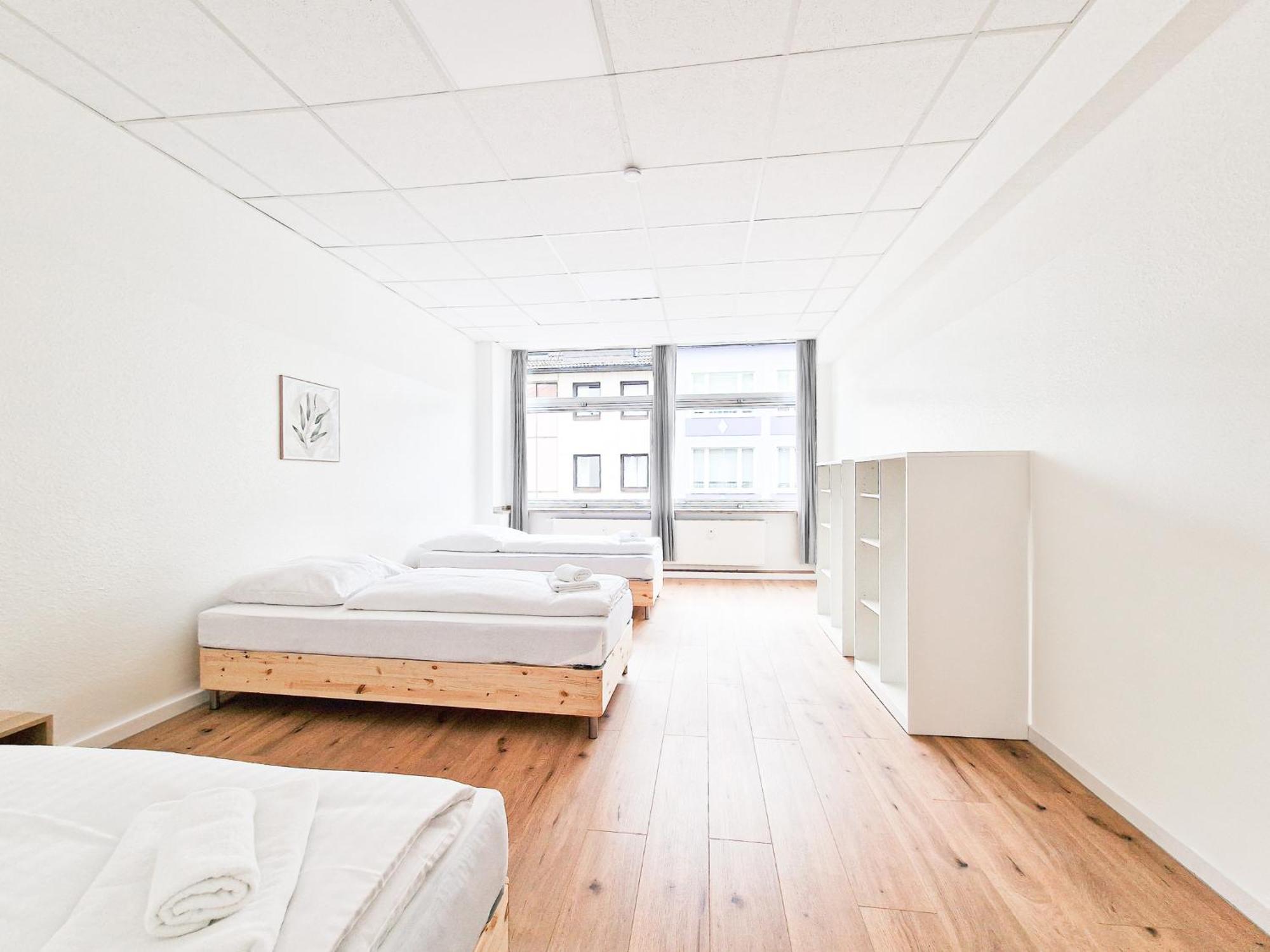 Raj Living - City Center Apartments With 5 Rooms - 10 Min Messe Dus دوسلدورف المظهر الخارجي الصورة
