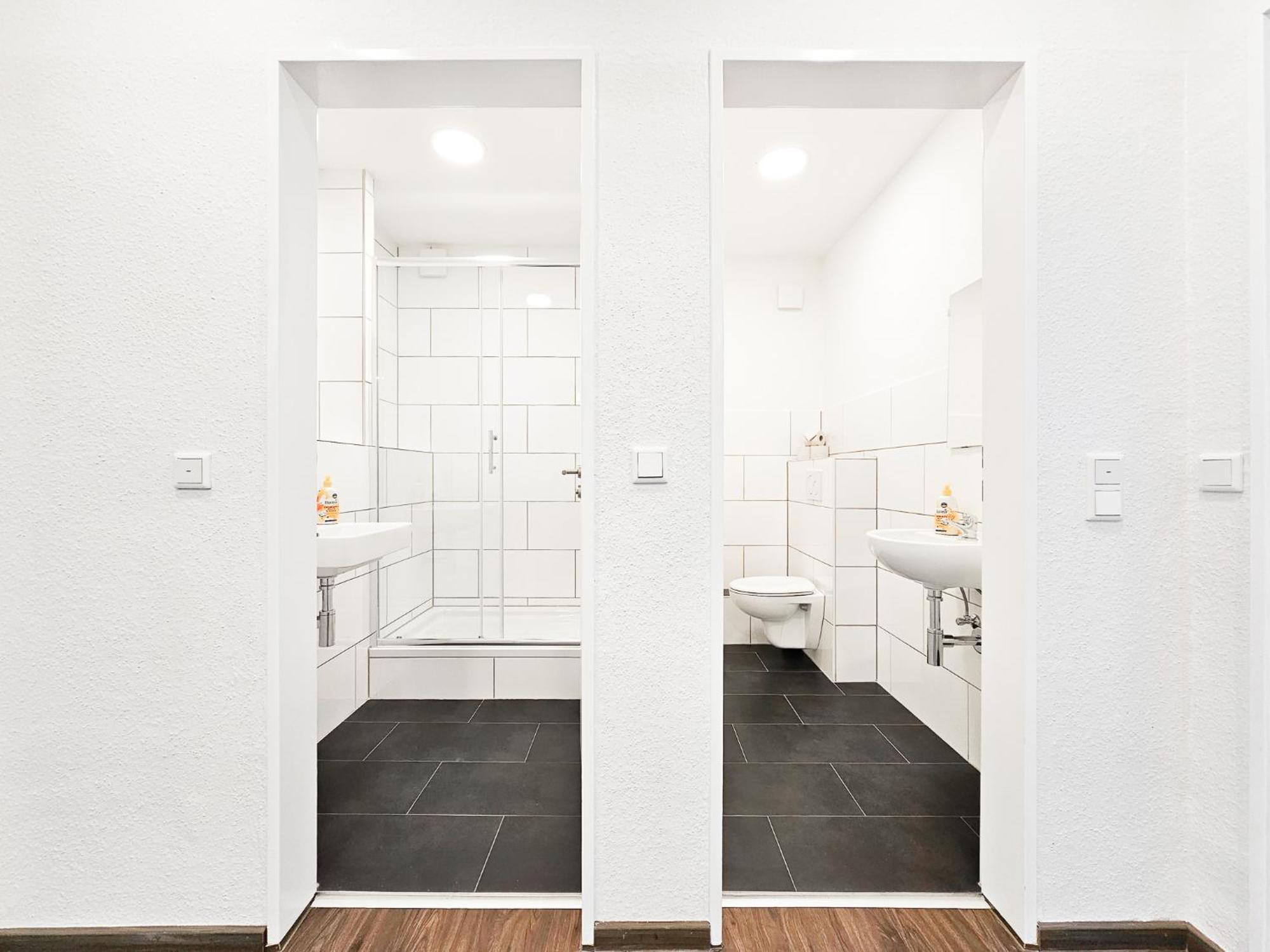 Raj Living - City Center Apartments With 5 Rooms - 10 Min Messe Dus دوسلدورف المظهر الخارجي الصورة