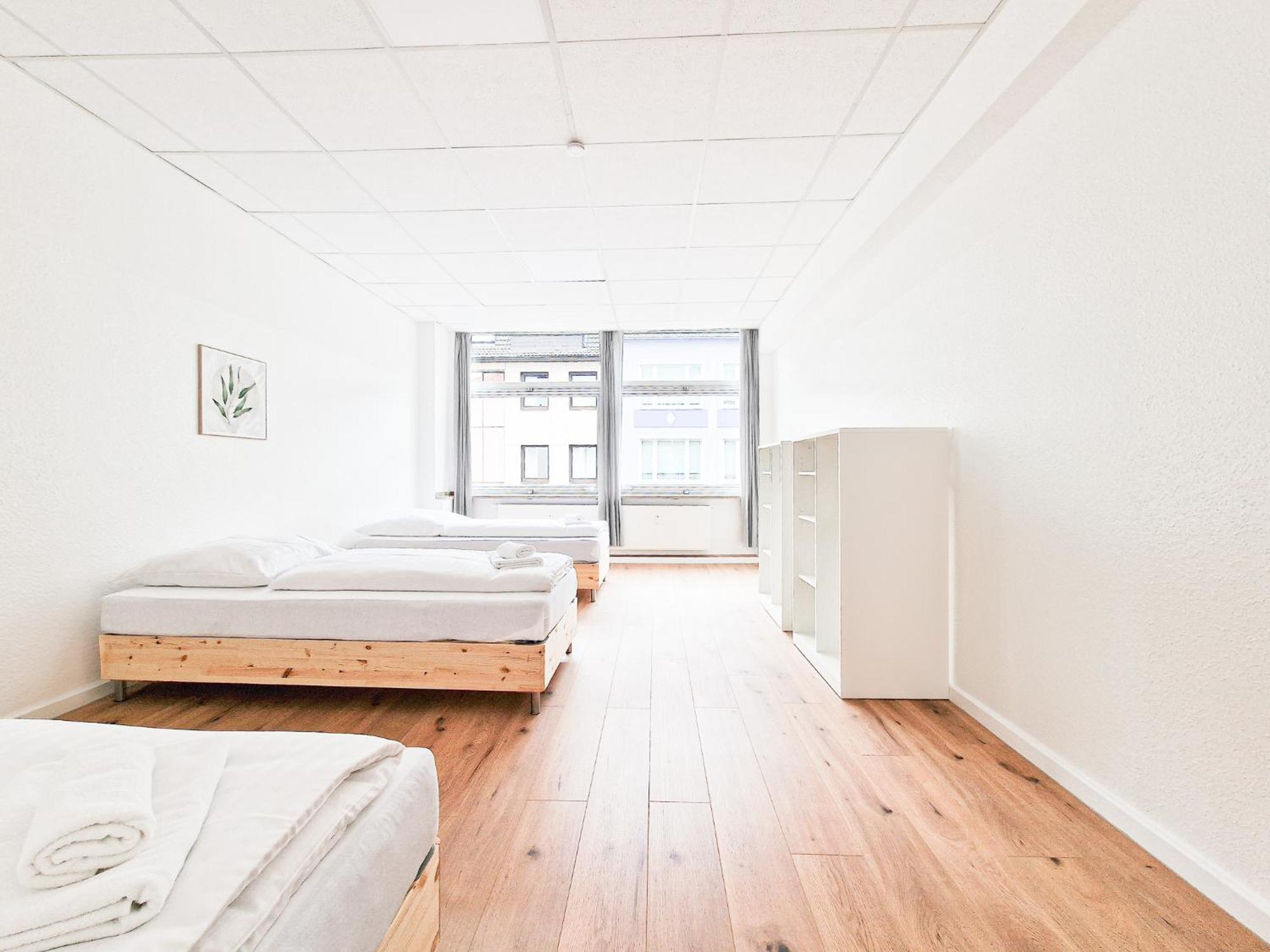 Raj Living - City Center Apartments With 5 Rooms - 10 Min Messe Dus دوسلدورف المظهر الخارجي الصورة