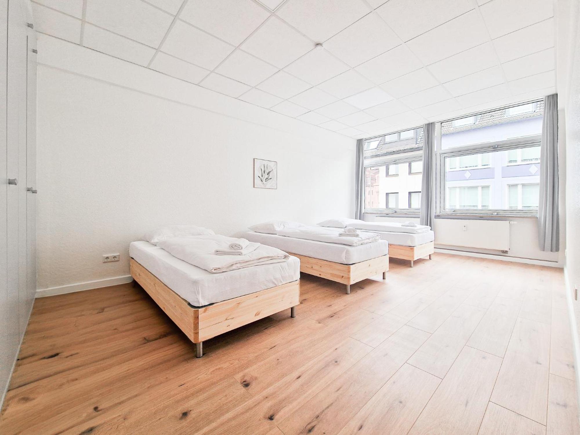 Raj Living - City Center Apartments With 5 Rooms - 10 Min Messe Dus دوسلدورف المظهر الخارجي الصورة