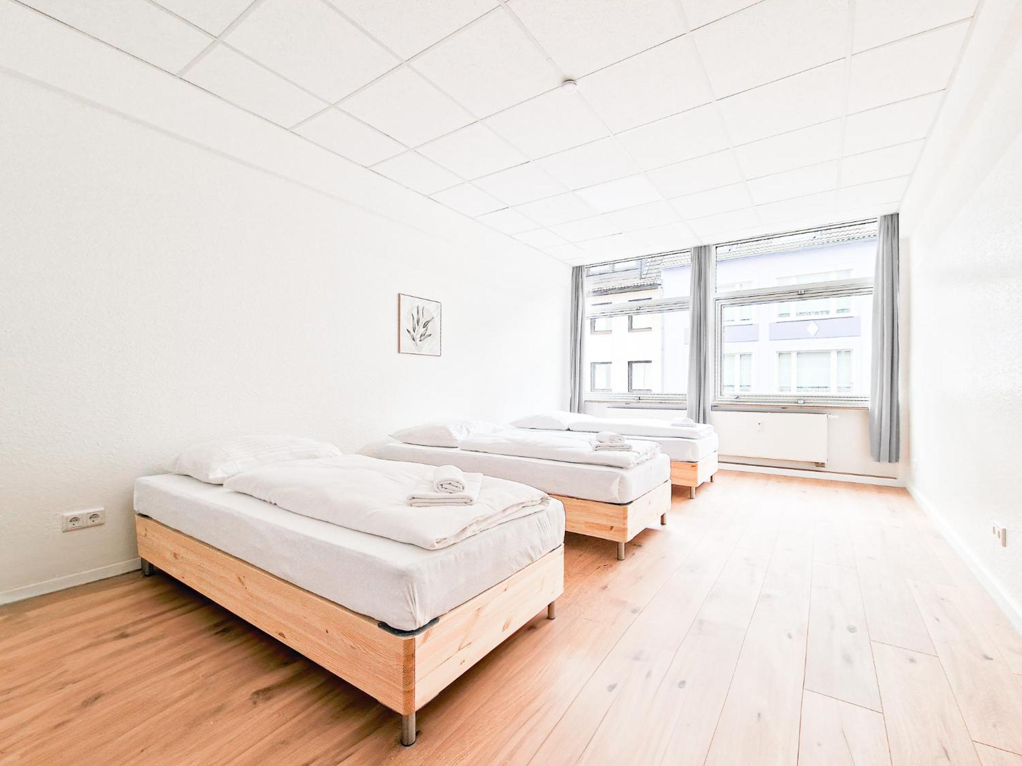 Raj Living - City Center Apartments With 5 Rooms - 10 Min Messe Dus دوسلدورف المظهر الخارجي الصورة