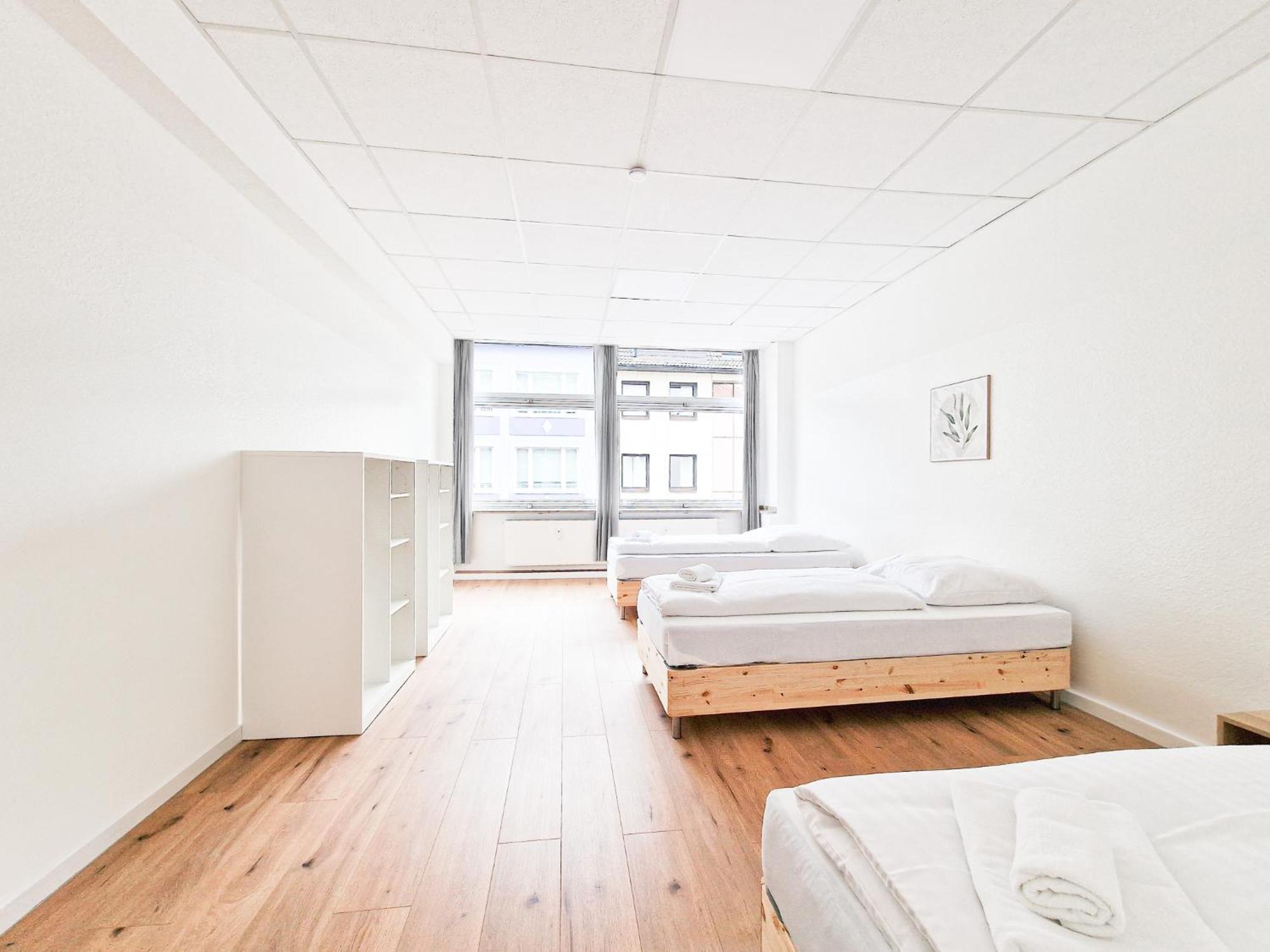 Raj Living - City Center Apartments With 5 Rooms - 10 Min Messe Dus دوسلدورف المظهر الخارجي الصورة