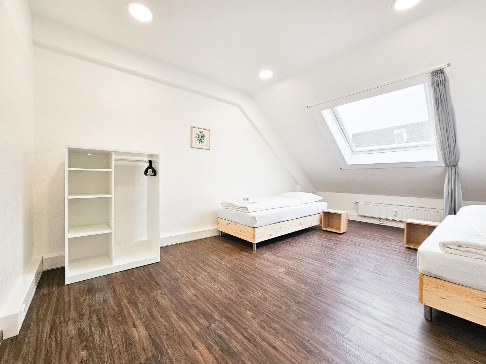 Raj Living - City Center Apartments With 5 Rooms - 10 Min Messe Dus دوسلدورف المظهر الخارجي الصورة