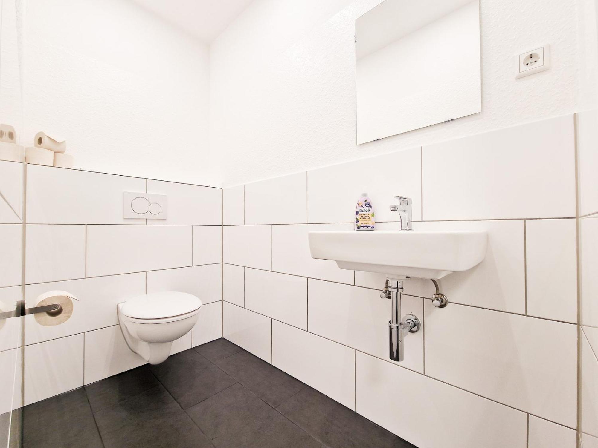Raj Living - City Center Apartments With 5 Rooms - 10 Min Messe Dus دوسلدورف المظهر الخارجي الصورة