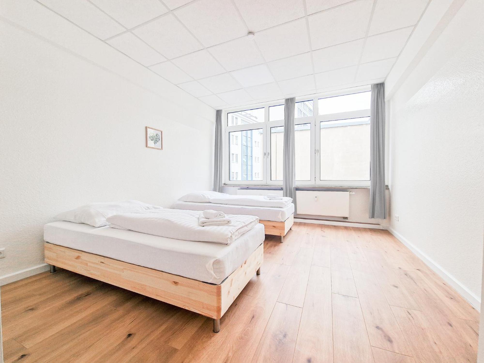 Raj Living - City Center Apartments With 5 Rooms - 10 Min Messe Dus دوسلدورف المظهر الخارجي الصورة