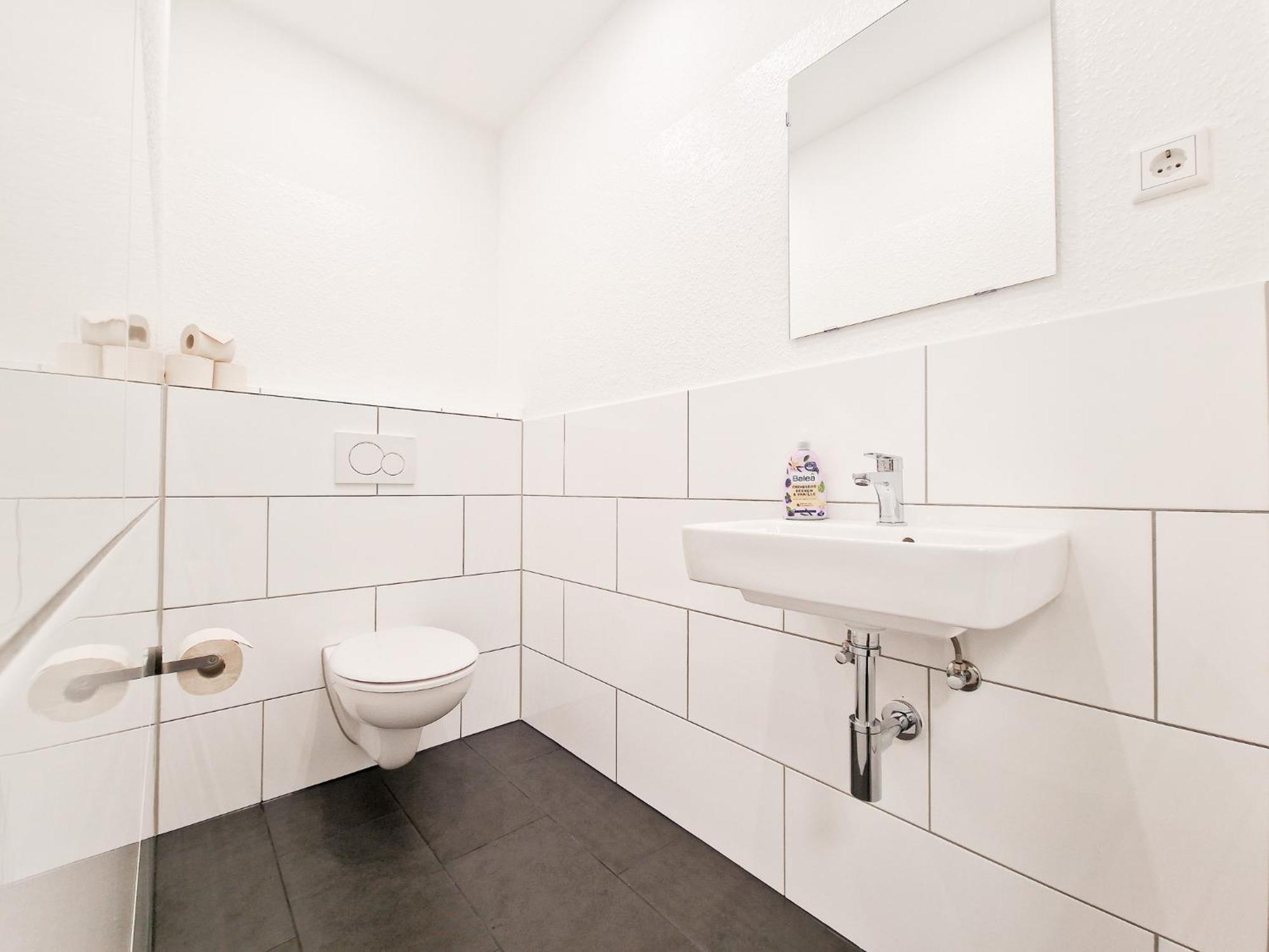 Raj Living - City Center Apartments With 5 Rooms - 10 Min Messe Dus دوسلدورف المظهر الخارجي الصورة