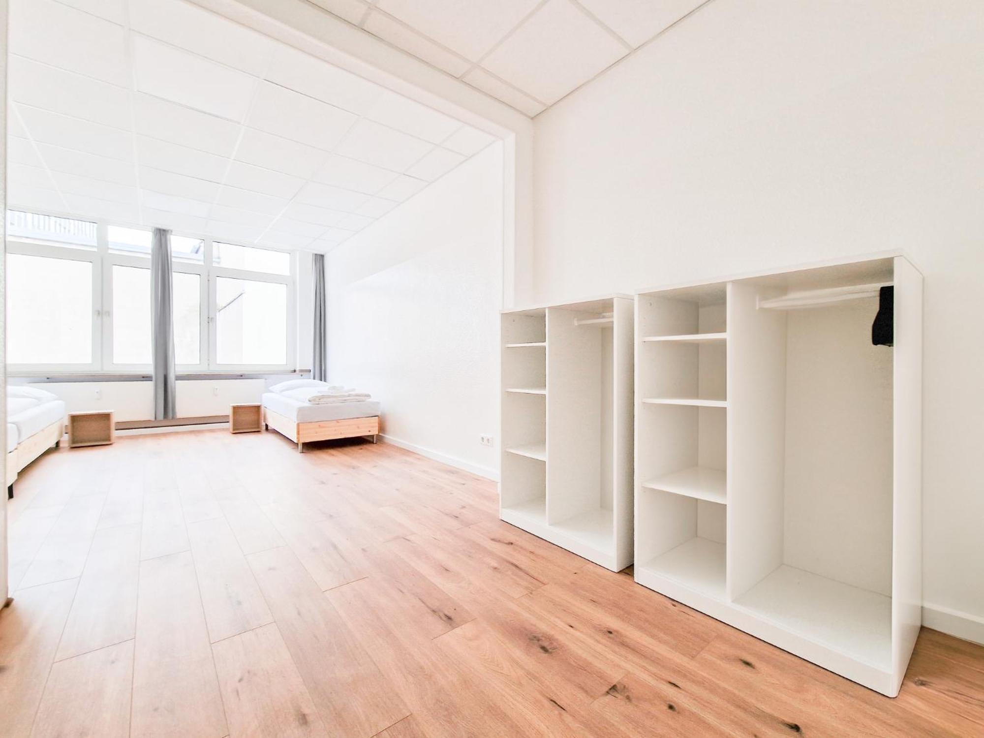 Raj Living - City Center Apartments With 5 Rooms - 10 Min Messe Dus دوسلدورف المظهر الخارجي الصورة