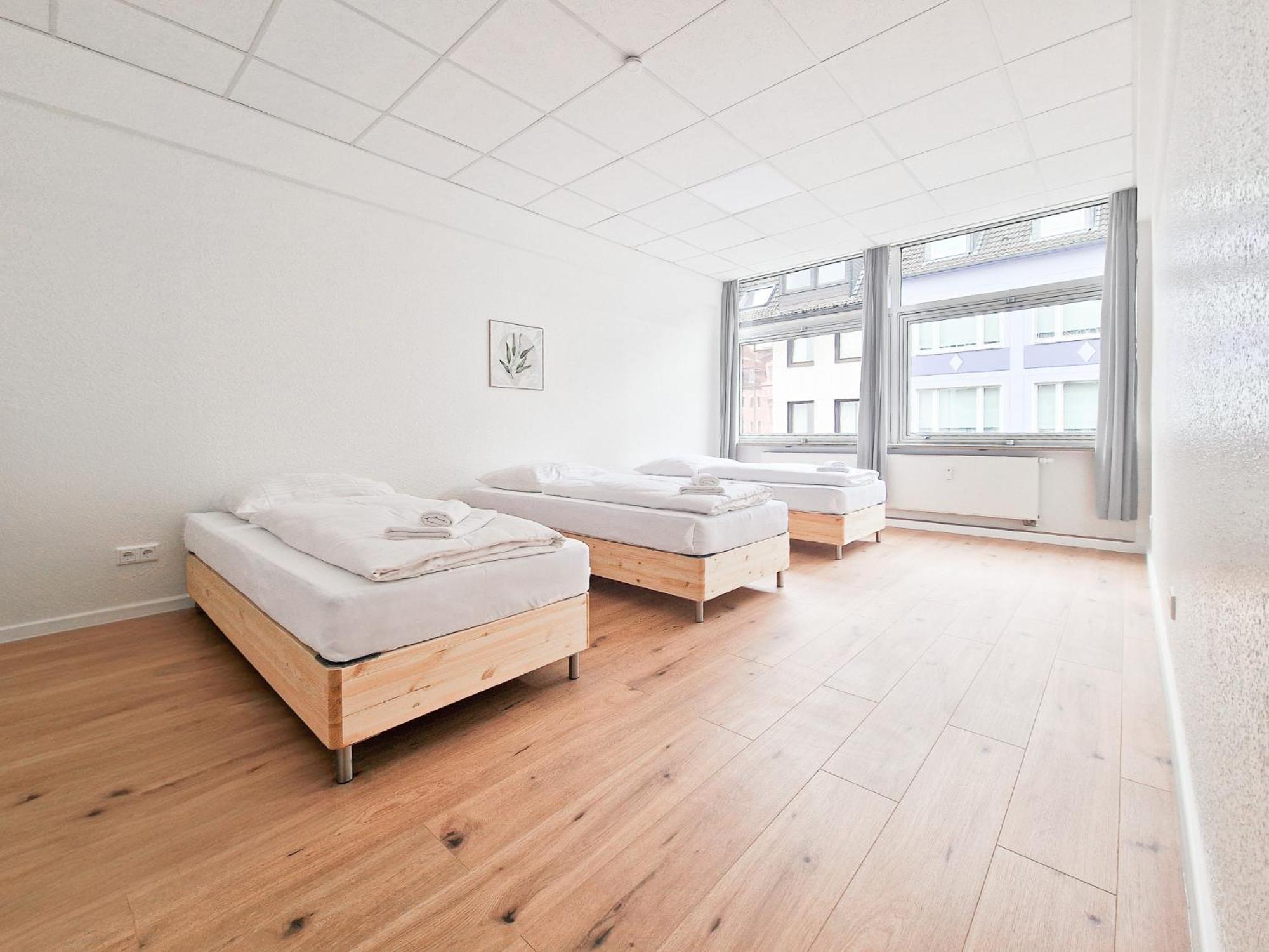 Raj Living - City Center Apartments With 5 Rooms - 10 Min Messe Dus دوسلدورف المظهر الخارجي الصورة